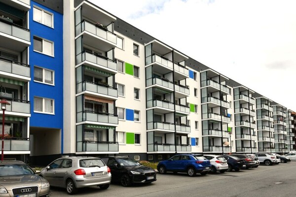 1 Raum Wohnung mit Balkon u. großem Wohn/Schlafraum